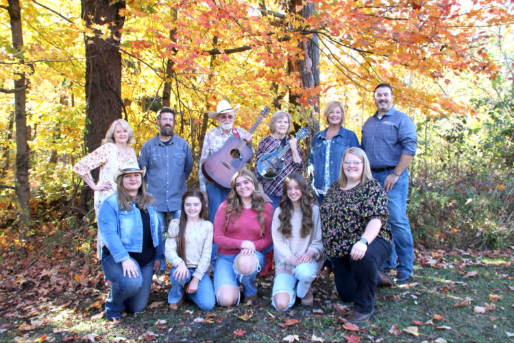 Hee Haw Country Christmas Show Coming to Barnesville